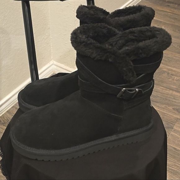 Koolaburra By Ugg Delene Short Fashion Boot - Picture 9 of 12